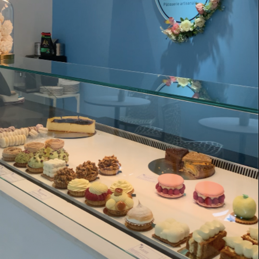 la spatule bleue pâtisserie vitrine