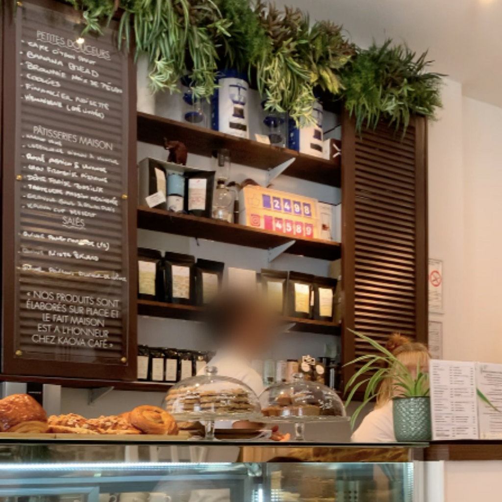 koava café patisserie vitrine